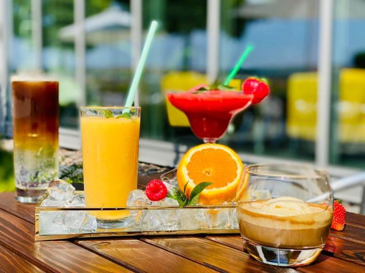 ホテル Aerocafe パルティザンスケ エクステリア 写真