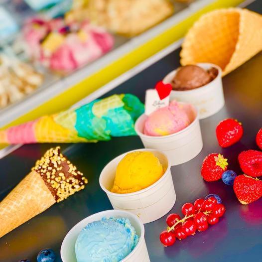 ホテル Aerocafe パルティザンスケ エクステリア 写真