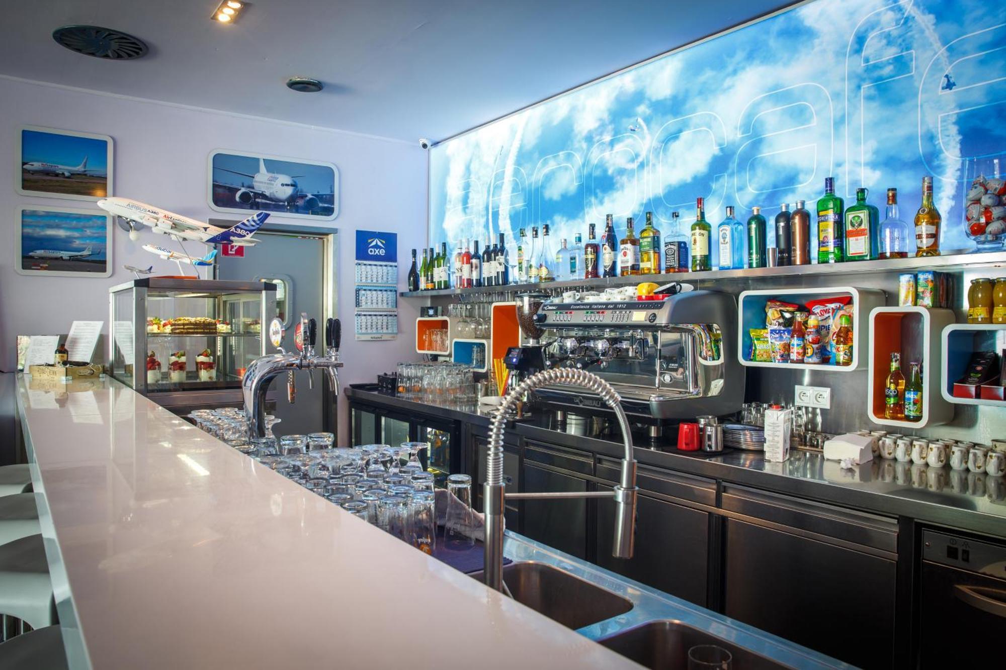 ホテル Aerocafe パルティザンスケ エクステリア 写真