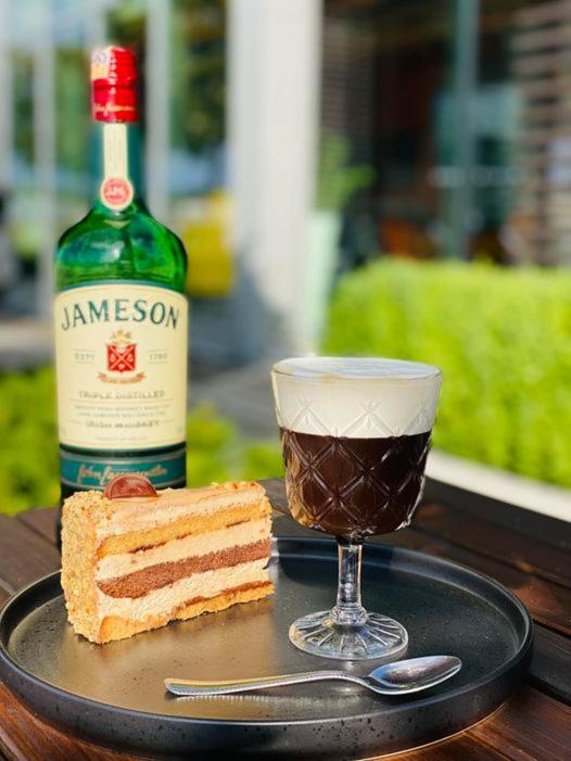 ホテル Aerocafe パルティザンスケ エクステリア 写真
